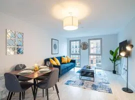 Stylish 2-Bed Riverside Apartment at Leeds Dock with Parking