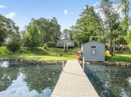 The Cozy Cub, hotel sa Cross Lake
