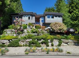 Modern Coastal 2BR Retreat with Private Hot Tub in Vancouver BC, Hotel in West Vancouver