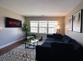 Birmingham 1BR Getaway Suite Near UAB with Parking