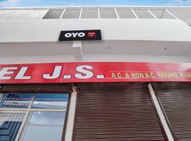 Hotel O J S, hotel di Kānpur