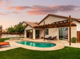 Desert Oasis w Pool Spa BBQ Outdoor Dining Under the Palms Calle Tolosa by AvantStay