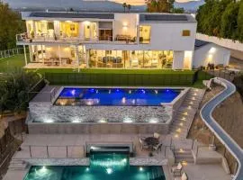 Luxe 8000 sqft w 2 Pools Sauna Putting Green Game Room Alta Vista Estate