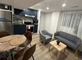 Cozy Parkside 2 Bedroom Suite in Thornhill