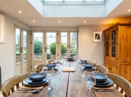 Beautiful Home in the Heart of Winchcombe، فندق في وينشكومبي