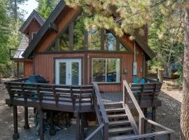 Ember by AvantStay Majestic Entertainers Home w Pine Tree Views Close to Meeks Bay