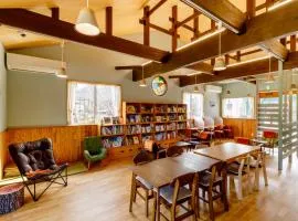 宿と図書サロン 花車 Hanagurum Inn