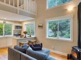 Cozy Cannon Beach Home Near Haystack Rock Downtown Steps from the Sea by AvantStay