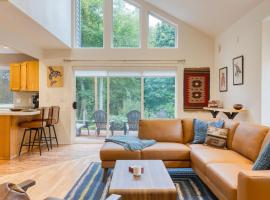 Cedarview Retreat by AvantStay, Hotel in Clinton