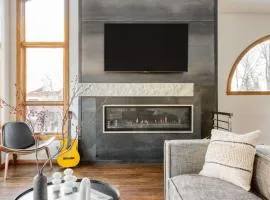 Pandora by AvantStay Modern Mountain Escape in Great Location @ Entrance of Bear Creek Trail