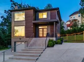 Hot Tub Fire Pit Mountain Views 10min to AVL Modern Escape by Avanstay