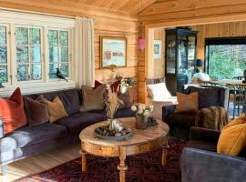 Timber Cabin With Hot Tub In Gjevilvassdalen, hotel sa Oppdal