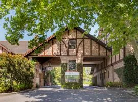 Peppers The Hills Lodge