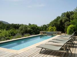 Beautiful Family Home With Pool Near Pigna, hotel a Pigna