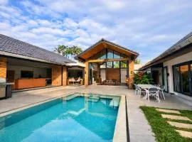 Golf Paradise 4 BR Smart Home Pool Villa at Loch Palm Golf Course Kathu