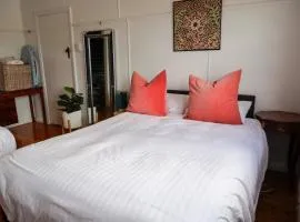 Towncottage Tenterfield Stay with Scenic Views