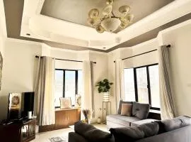 Big Yard & Garage - 550sqm Large-Group Friendly Home