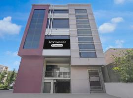 Townhouse Sitapur Railway Junction Formerly Aman Inn, hotell i Sītāpur