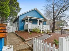 Bright 3-Bed House with Garden BBQ & Fireplace