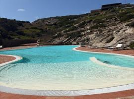 Panoramic villa on top of Capo Falcone, hotel din Stintino