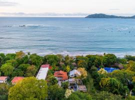 The Coast Beachfront Hotel, hotel din Tamarindo