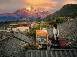 Lijiang Yunmuwan provides breakfast and afternoon tea, offers free airport shuttle service, paid scenic spot ticket and service, and is equipped with a billiard room, KTV, tea house, sauna, laundry facilities, café and meeting room