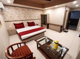 Hotel Heavens-Stay Inn Near Railway Station And Ganga Ghat # Free Parking, WiFi, Room Service, Restaurant Facilities- A Best Hotel In Haridwar, hotel en Kankhal