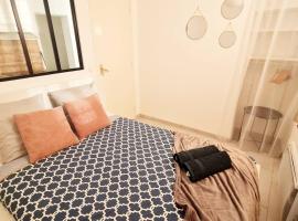 Appart' Lumineux & Chic. Parking Rue Sans Stress, Hotel in Dreux