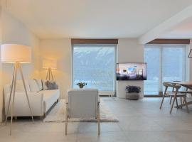 downtown Sankt Moritz luxury apartment with lake view, Hotel in St. Moritz