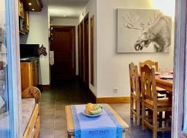 Cozy comfort, pool and spa close to Mont Blanc, hótel í Vallorcine