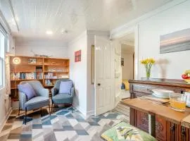 Apostles Back House - Uk37313