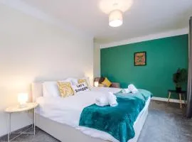 3BR Home Sleeps 6 Perfect for Short and Long Term Stays