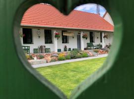 Ladislaus Schnaps-Haus Falusi Vendégház, hotel u gradu 'Csolnok'