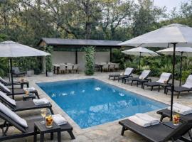 Ninas Pool Residence I