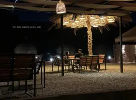 Rum Four Seasons luxury Camp & Jeep Tours