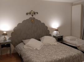 Chambre d'Hôtes Familiale la Jument Grise, Hotel in Lescheroux