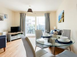 Coxswain's Cabin - Moments from Hamworthy Beach and Park, khách sạn ở Poole