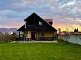 Mountain Family Guest House Rayovo
