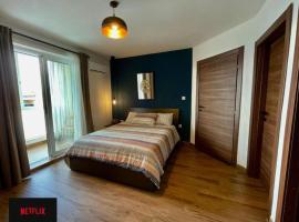 Airport Accommodation Bedroom with your own private Bathroom Self Check In and Self Check Out Air-condition Included, hotel em Mqabba