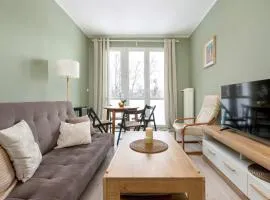 Compact Apartment with Balcony Nearby the Old Town by Noclegi Renters