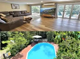 Luxury Mountain Retreat with Gym, Heated Private Pool & Bush Views