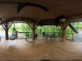 "Squirrels Gone Wild" Luxury Treehouse Adventure Near Dollywood & Pigeon Forge