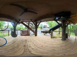 "Among the Wildflowers" Scenic Treehouse Getaway in Sevierville w 20ft Slide & 2 Private Decks