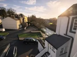 Dog Friendly Lakeland Apartment - Private Parking - Central Location
