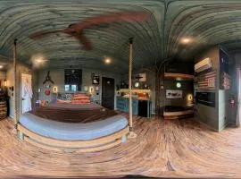 "Air Fort One" Aviation-Themed Luxury Treehouse Near Dollywood & Pigeon Forge