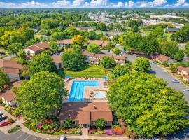 Modern 3BR 2 bathroom Near High Point University & Market Sleeps 6, Hotel in High Point