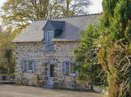 Beautiful 2-Bed Lakeside Gîte in Montenay