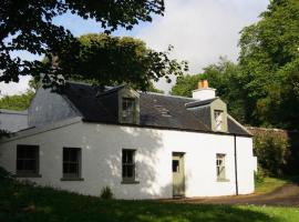 Dunvegan Castle Rose Valley Cottage, rumah liburan di Dunvegan