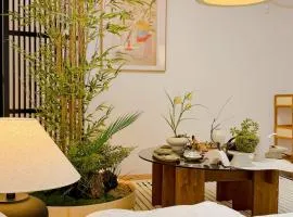 Jamsil near Lotte World, Easy Access to Gangnam, Seongsu & Jongro