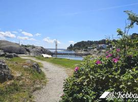 Apartment in Höviksnäs, 300 m from the sea with a view of the Tjörn Bridge SE09112, ξενοδοχείο σε Höviksnäs